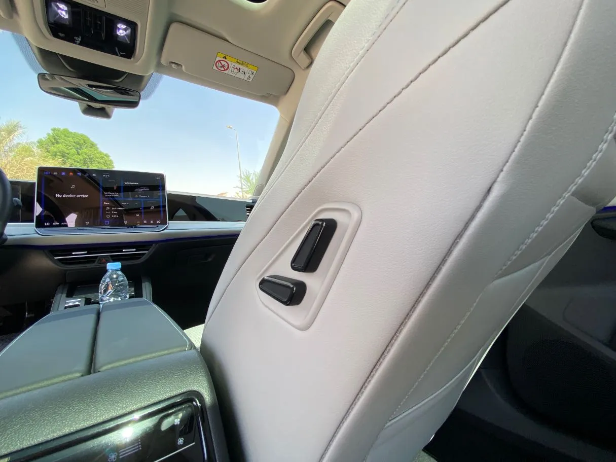 Car image 27