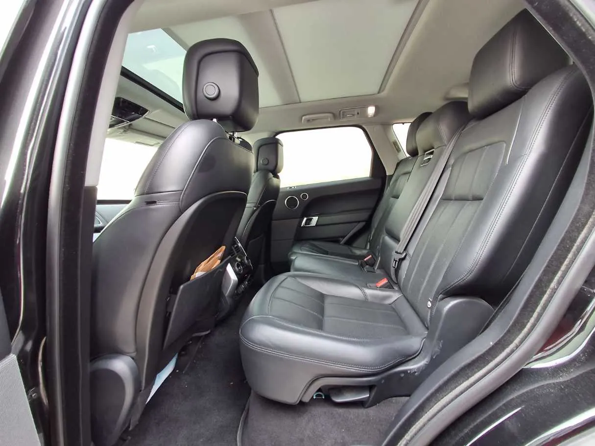 Car image 13