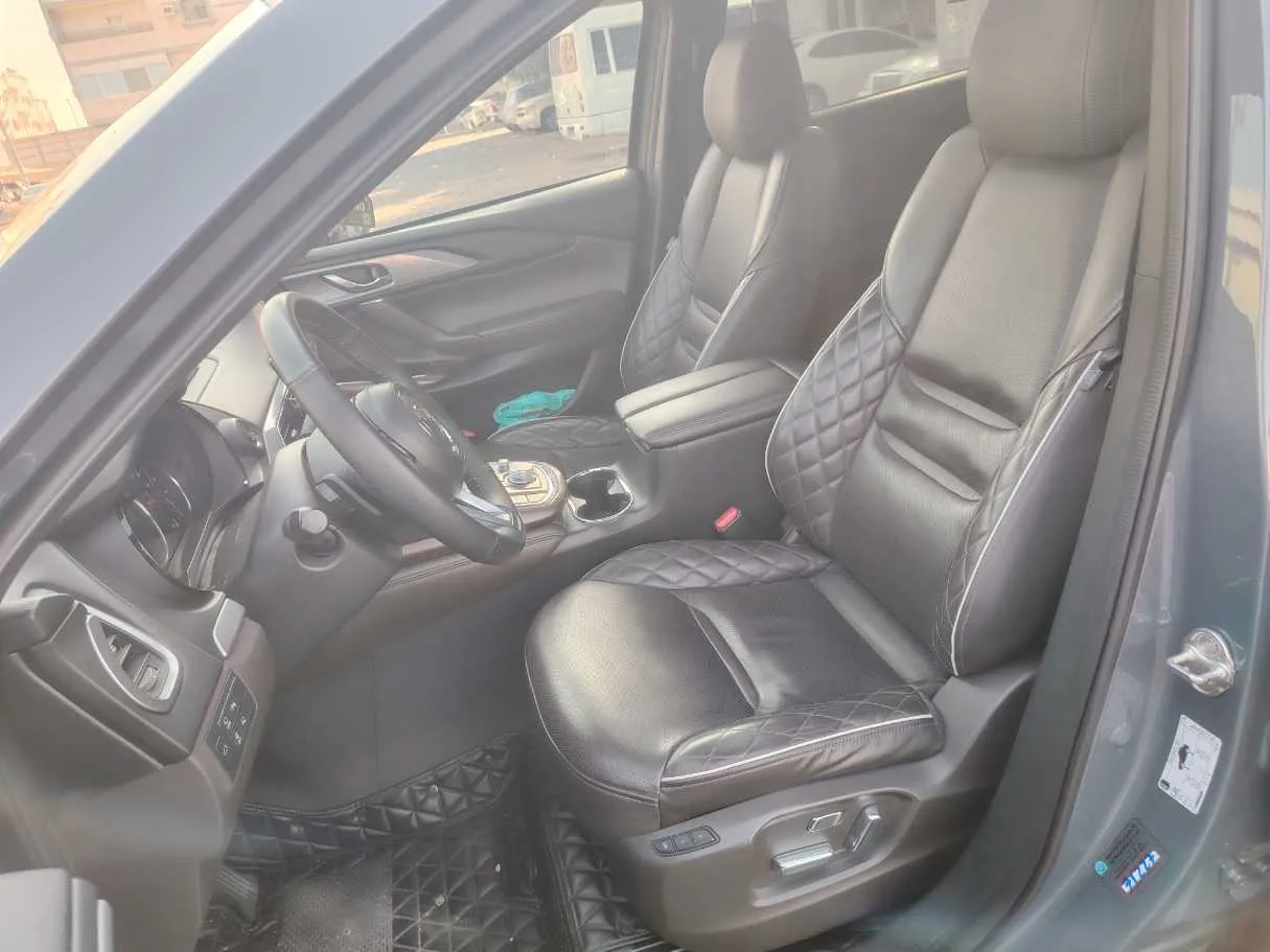 Car image 12