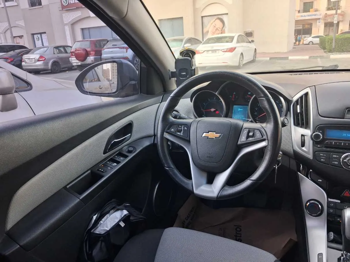 Car image 19