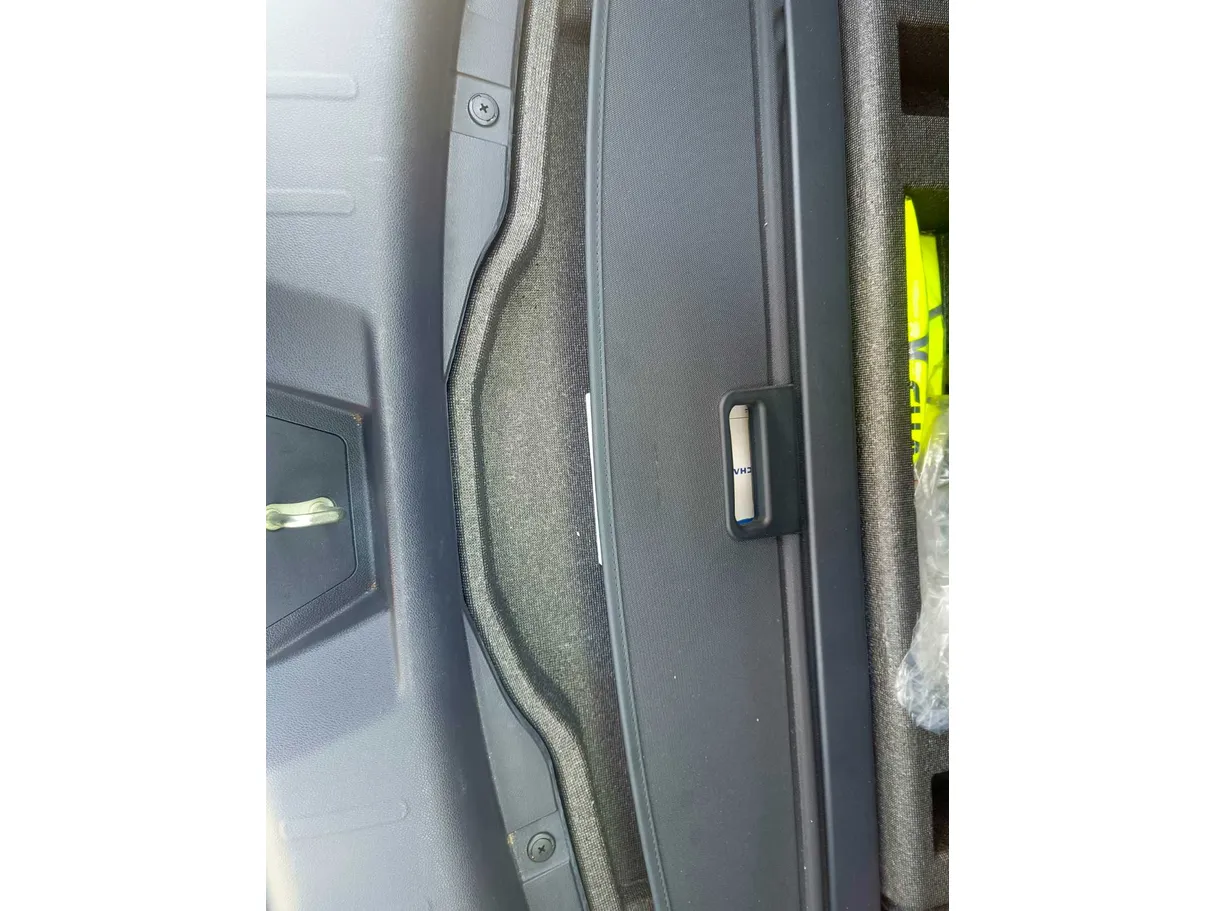 Car image 35