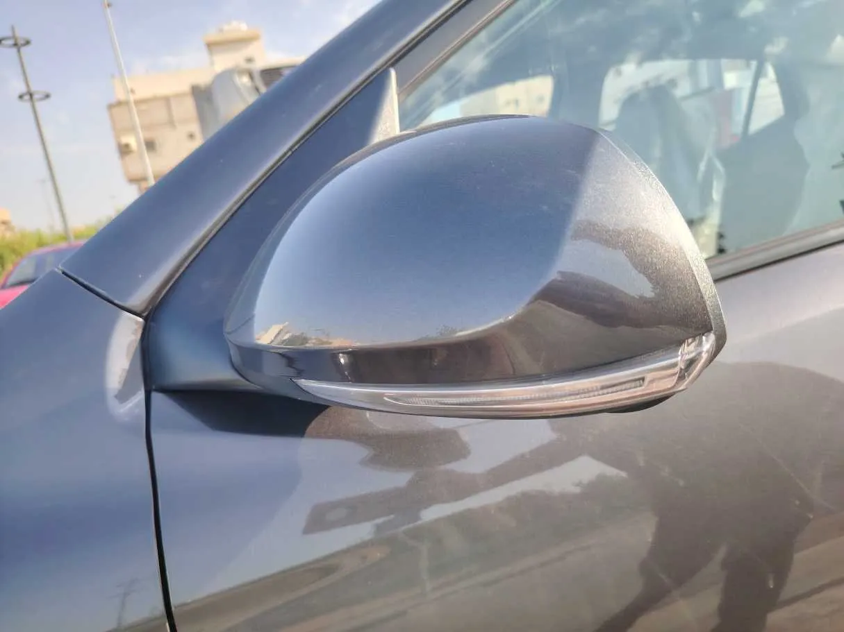 Car image 25