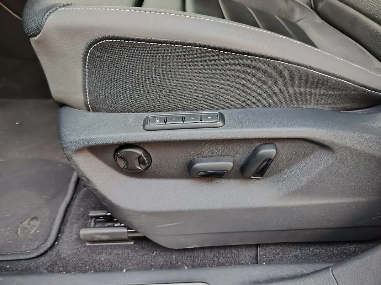 Car image 39