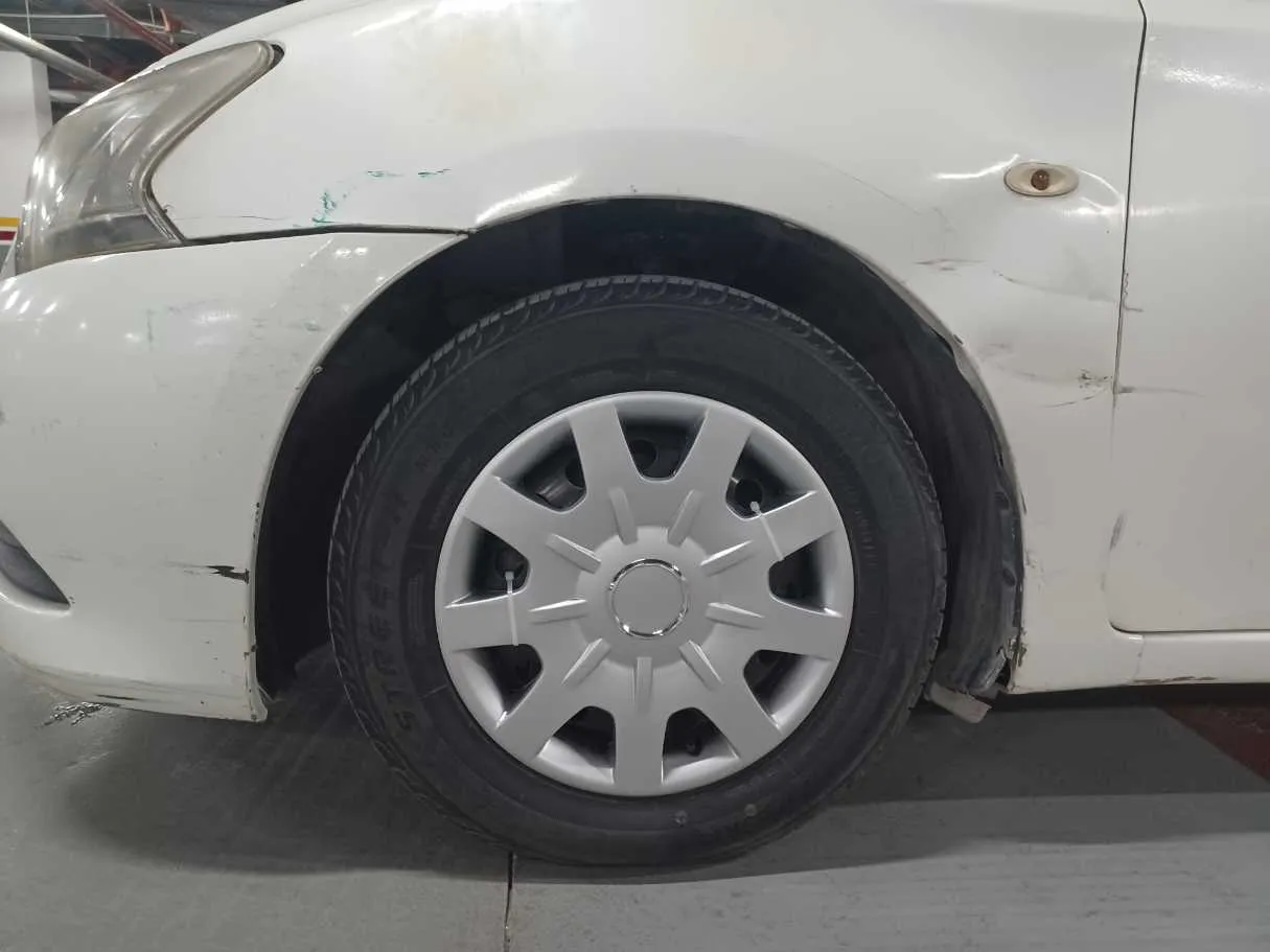 Car image 9
