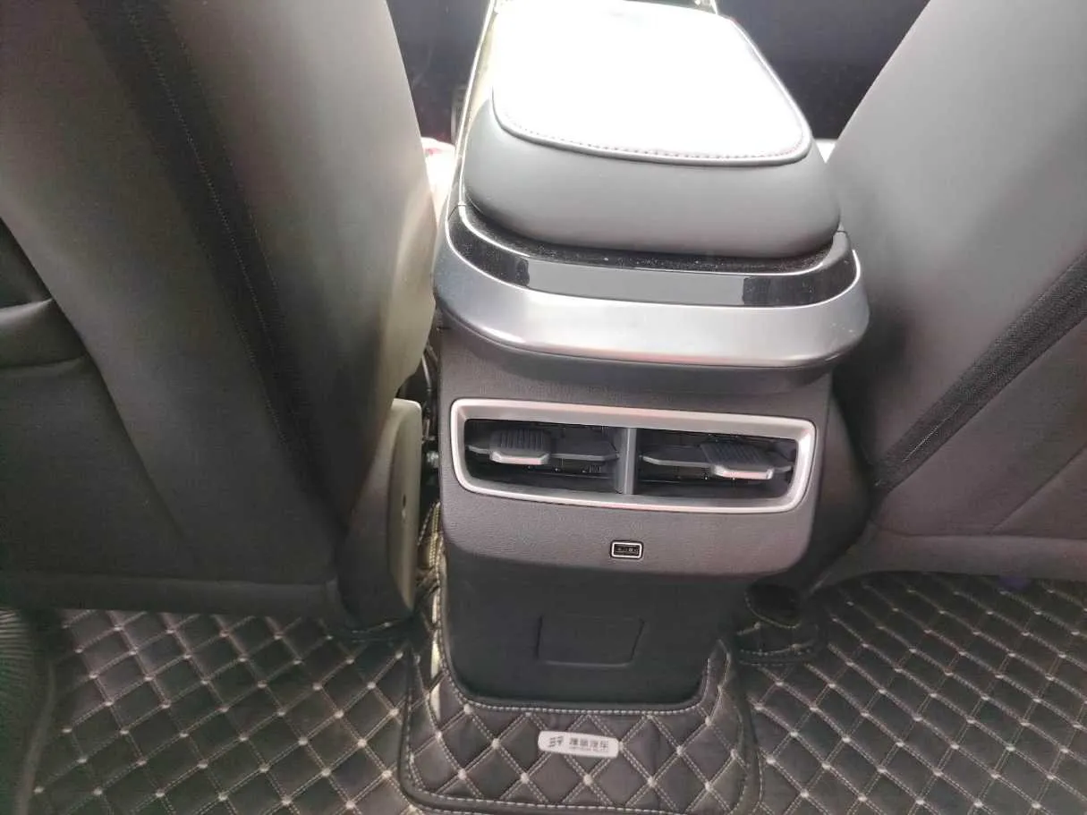 Car image 36