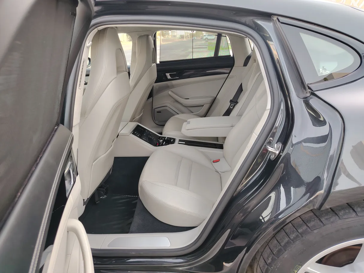 Car image 15
