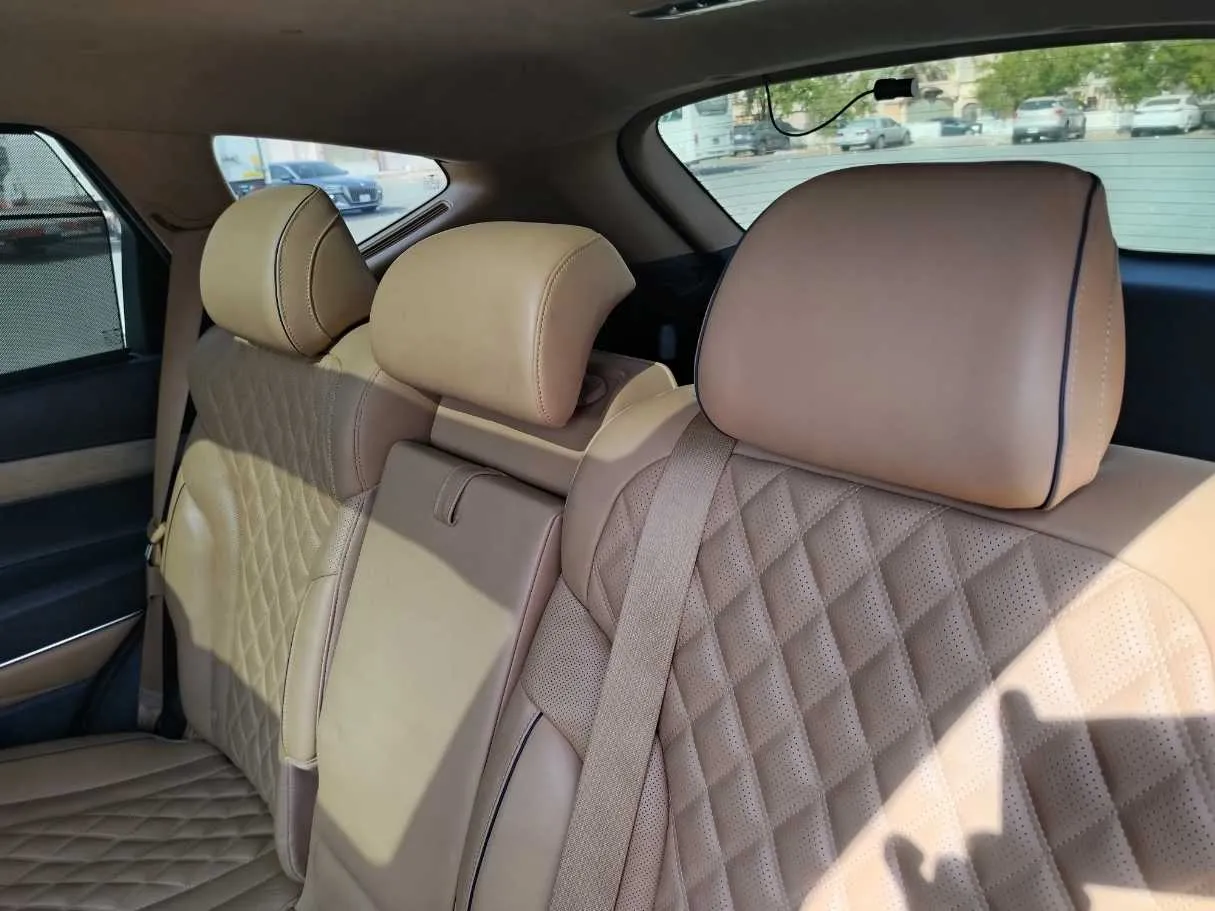 Car image 17