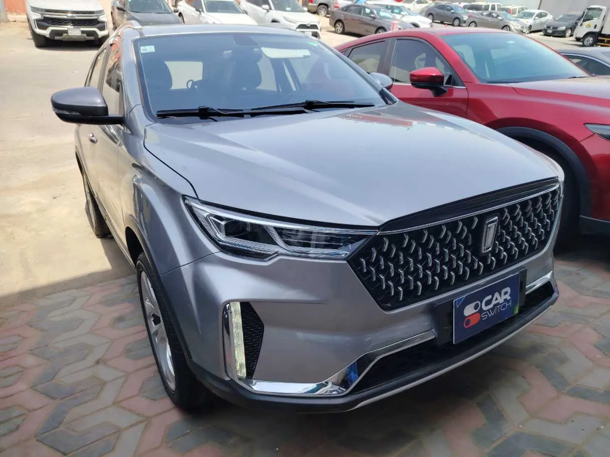 Car image 3