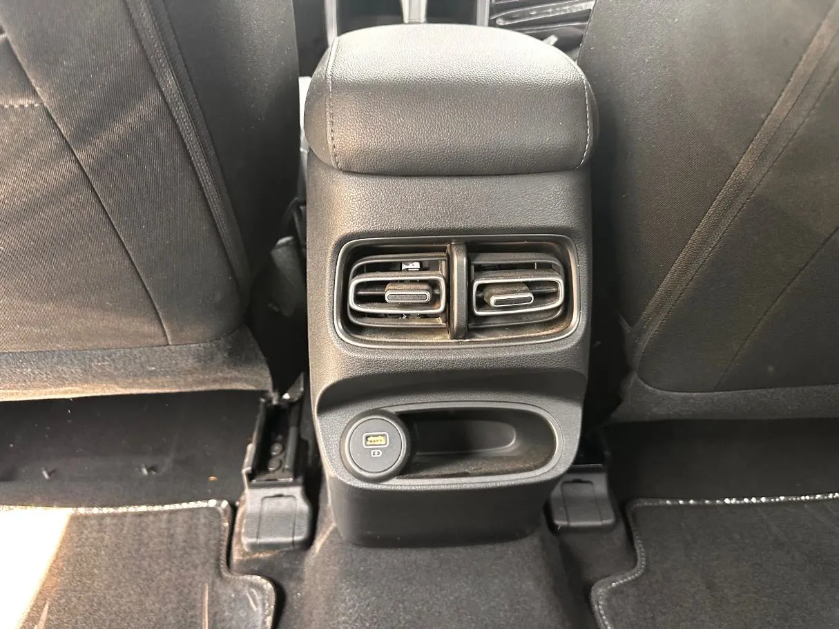 Car image 25