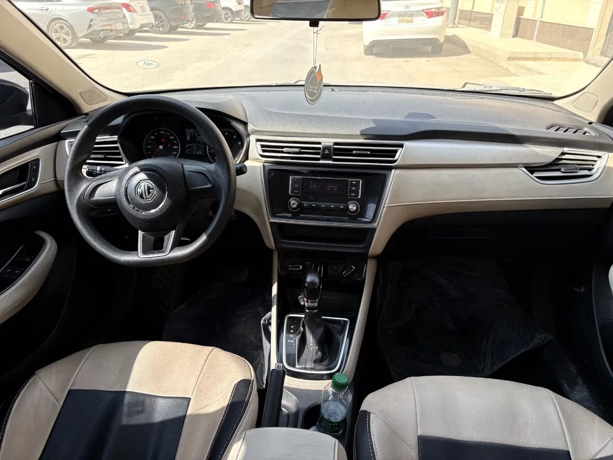 Car image 16