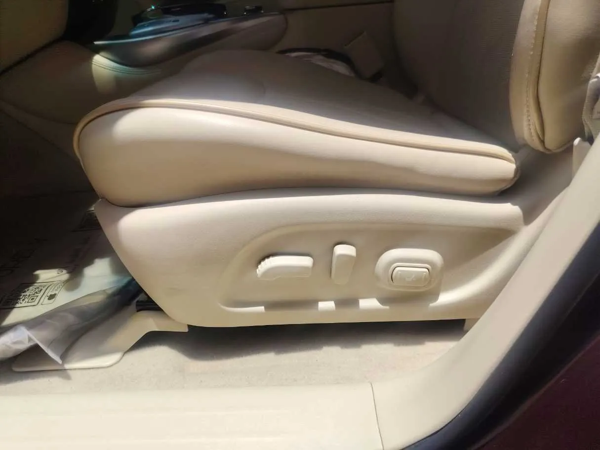 Car image 28