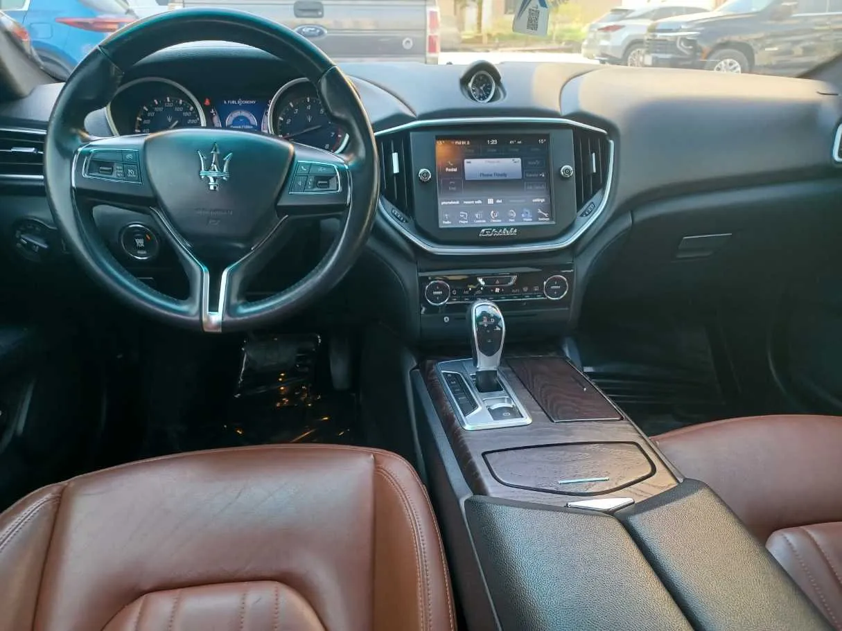 Car image 16