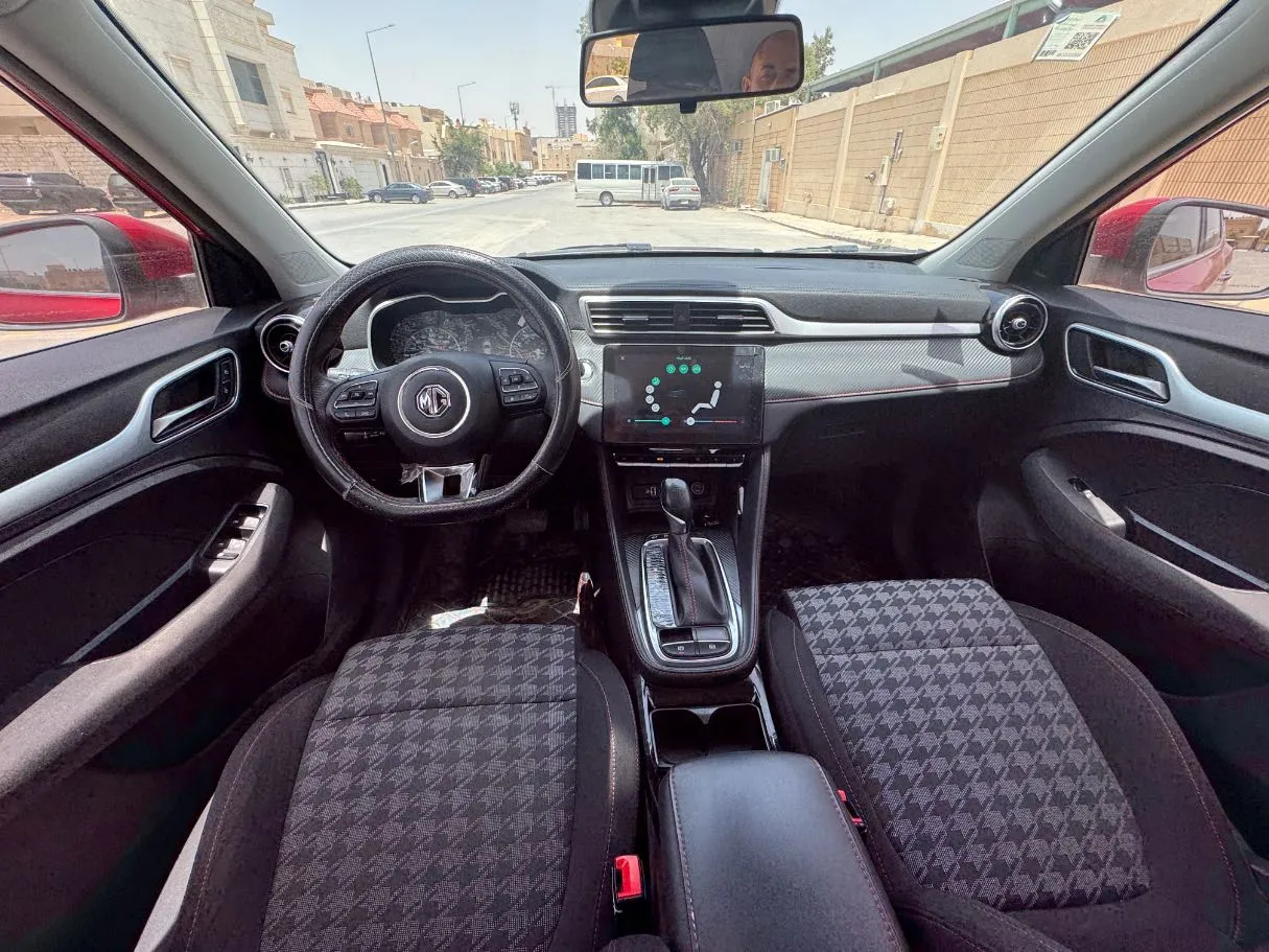 Car image 15