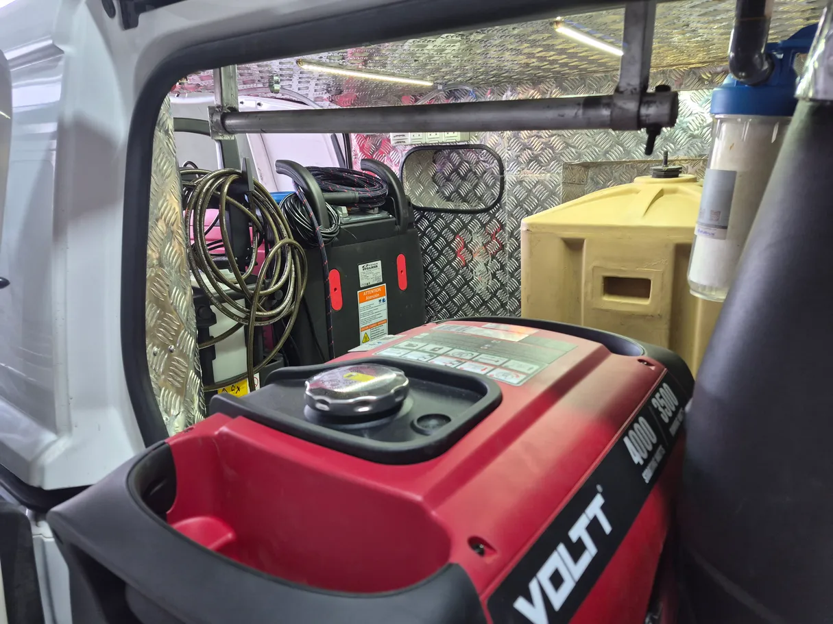 Car image 9
