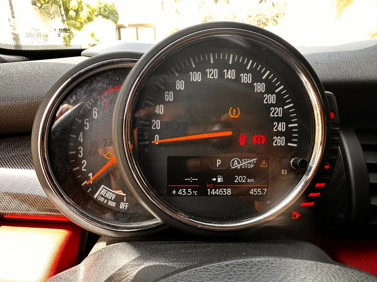 Car image 19