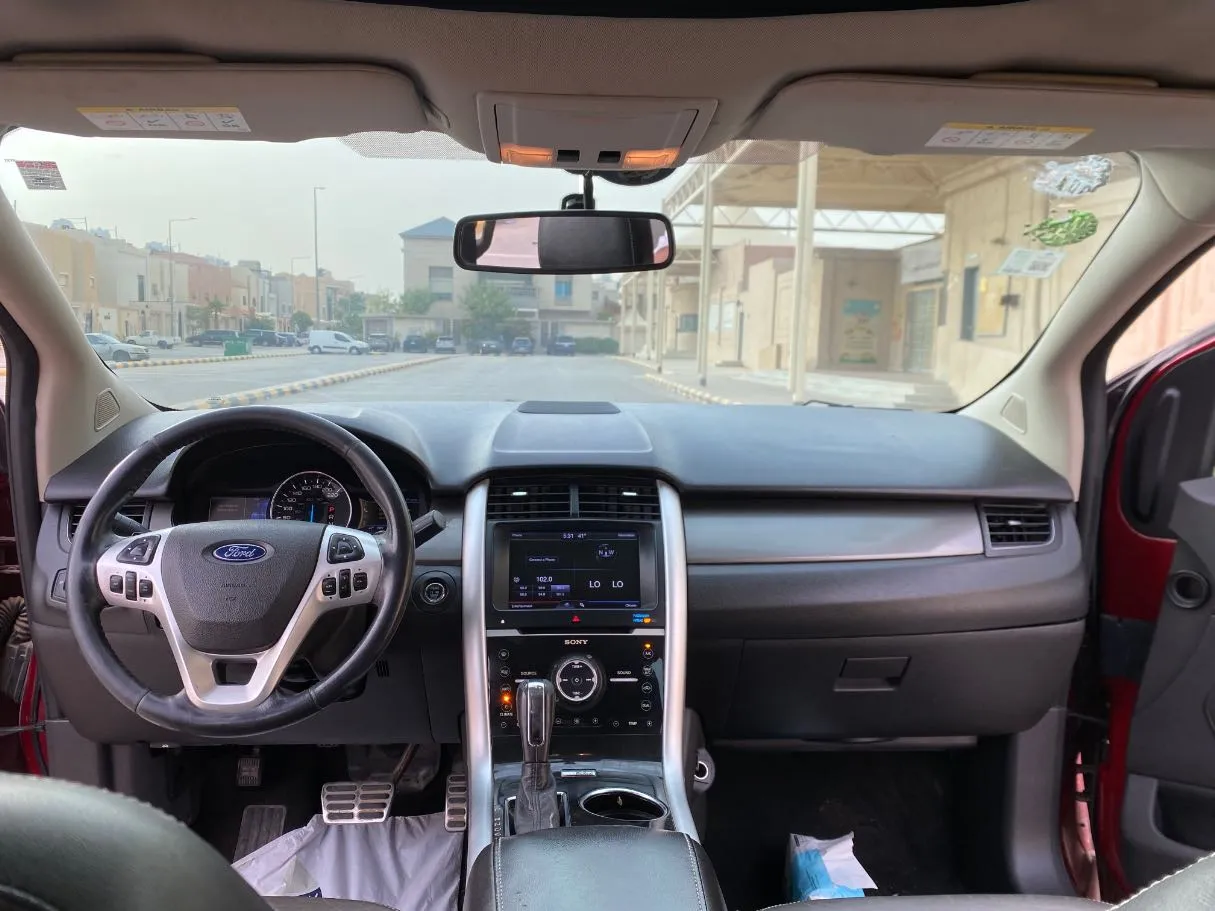 Car image 15