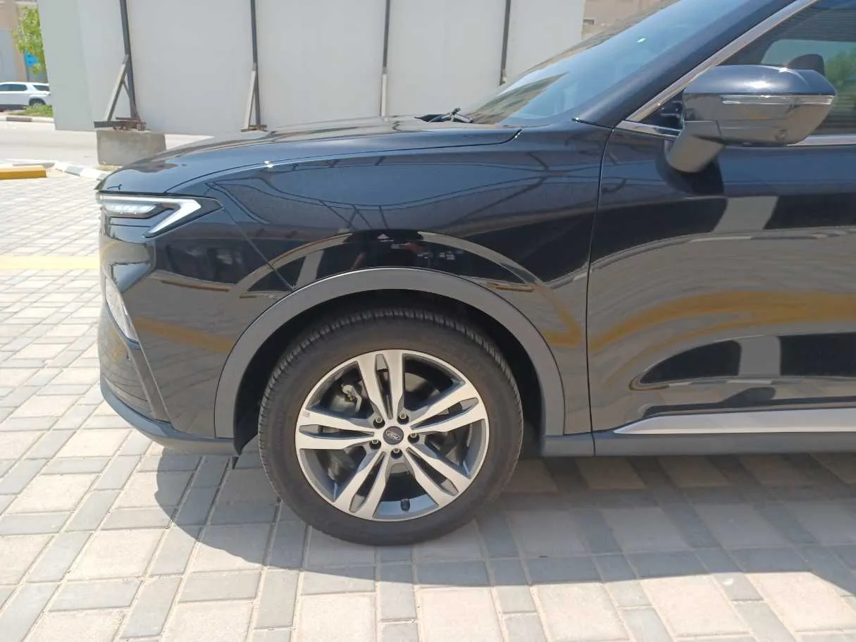 Car image 9