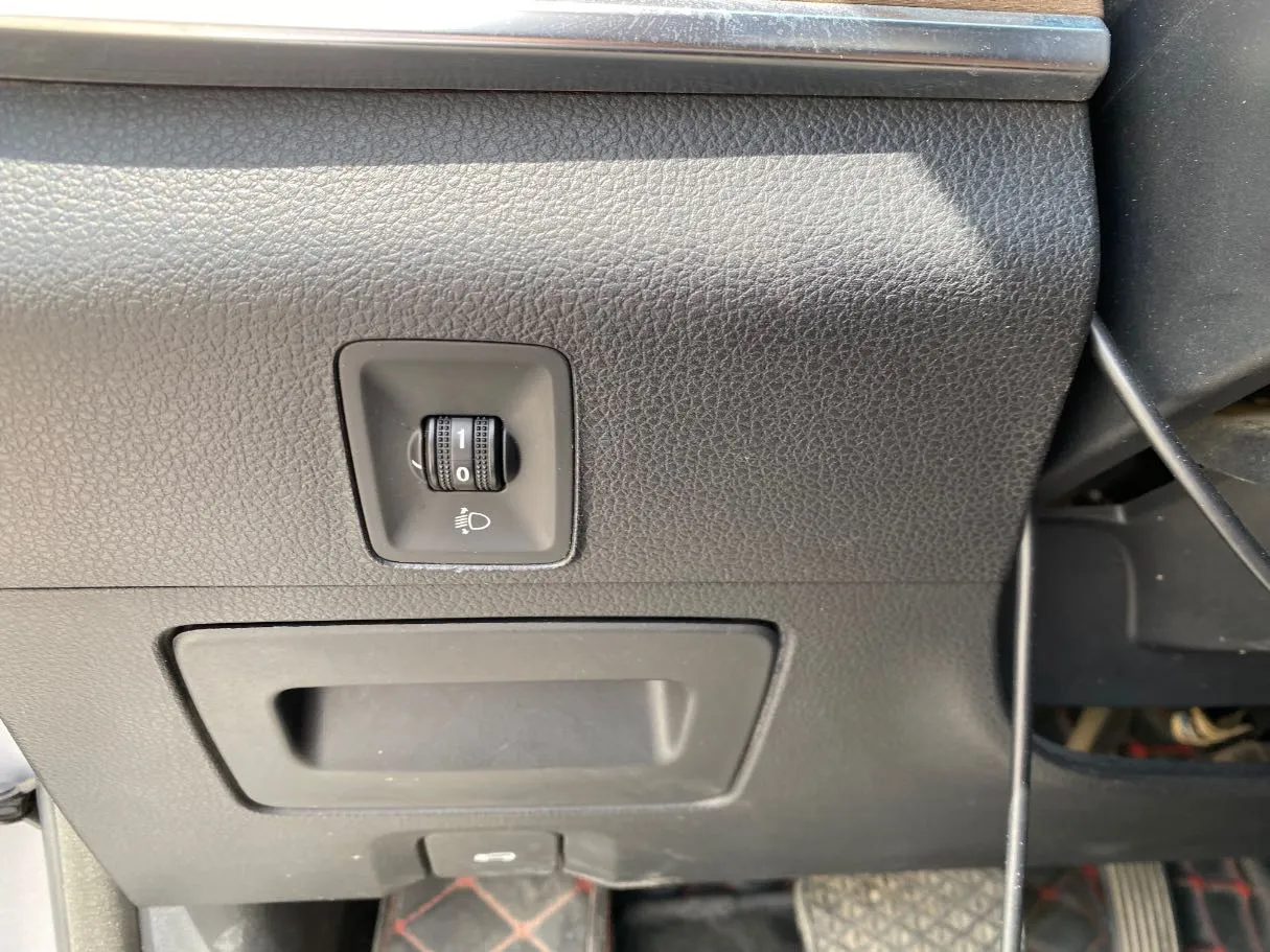 Car image 26