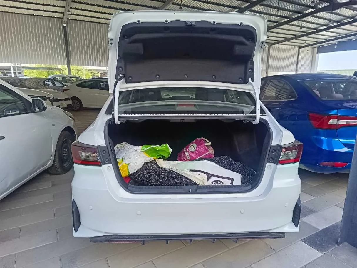 Car image 20