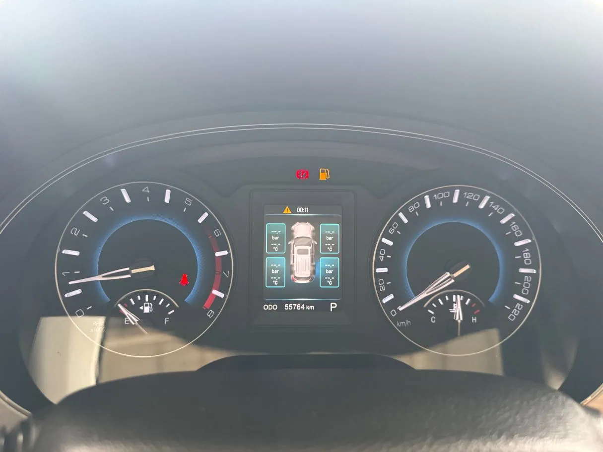 Car image 10