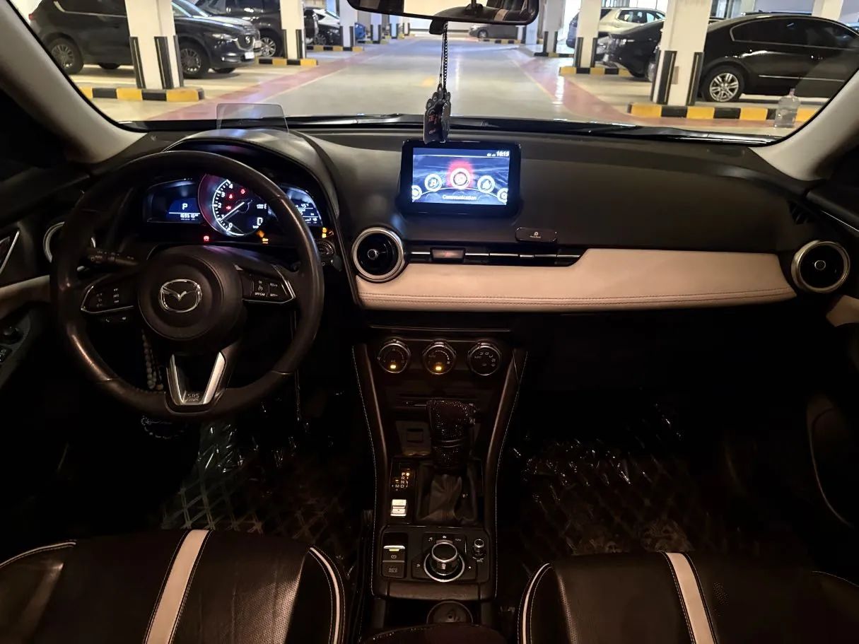 Car image 18