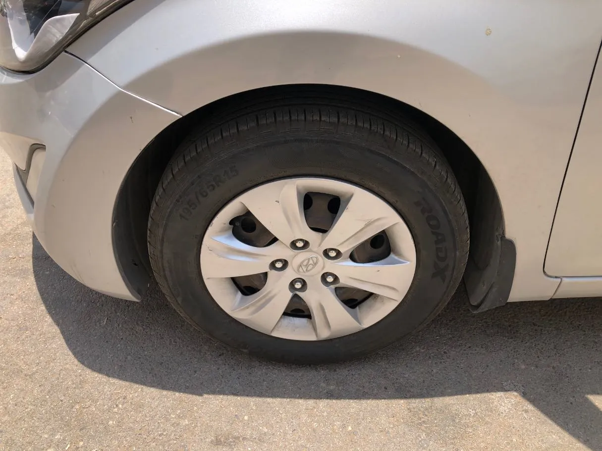 Car image 10