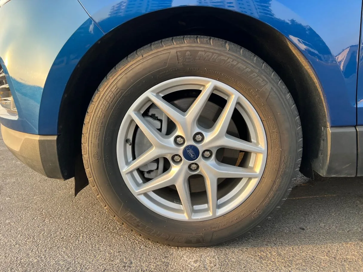 Car image 9