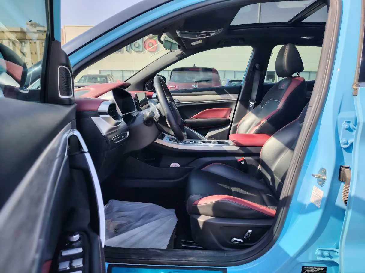 Car image 11