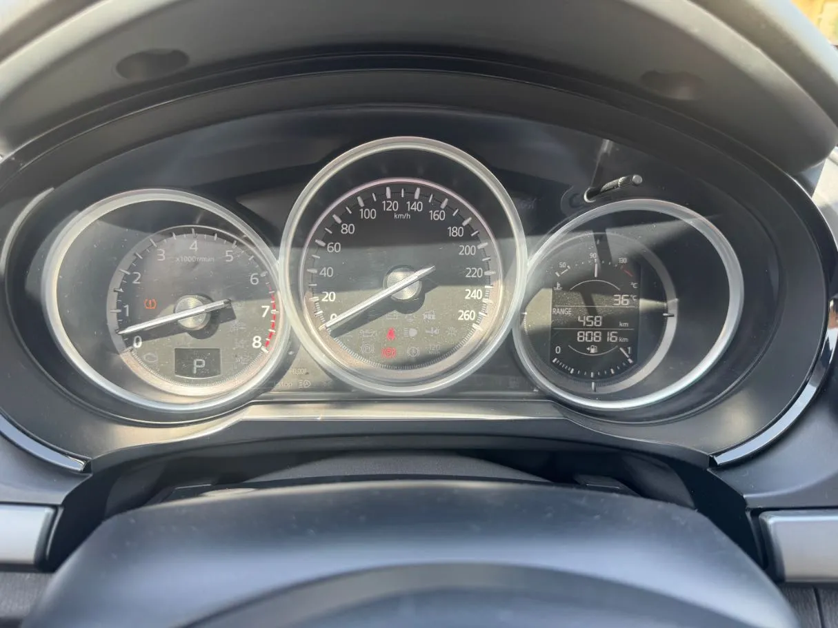 Car image 16