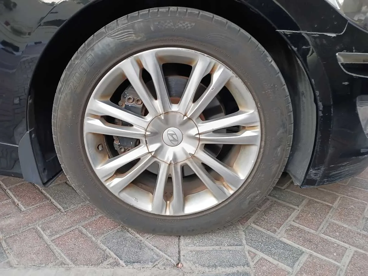Car image 9