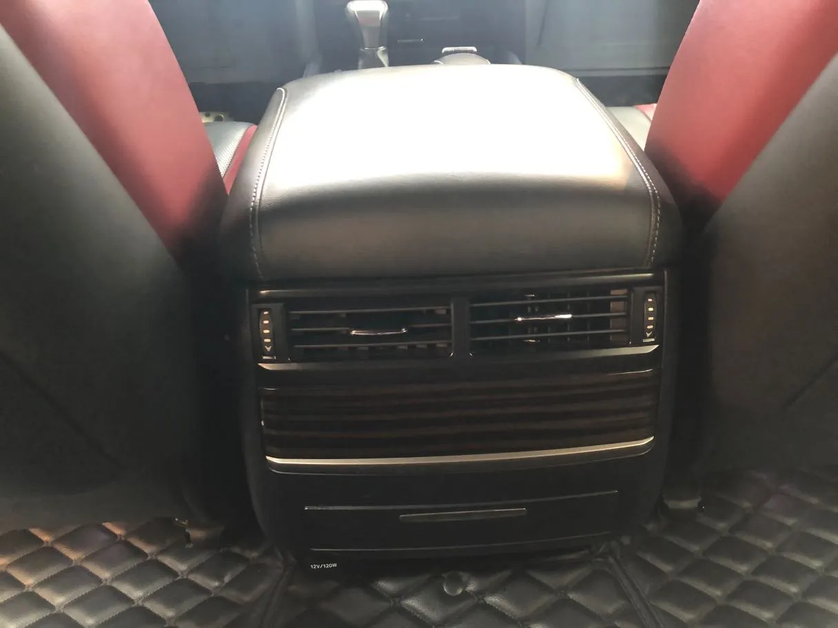 Car image 24