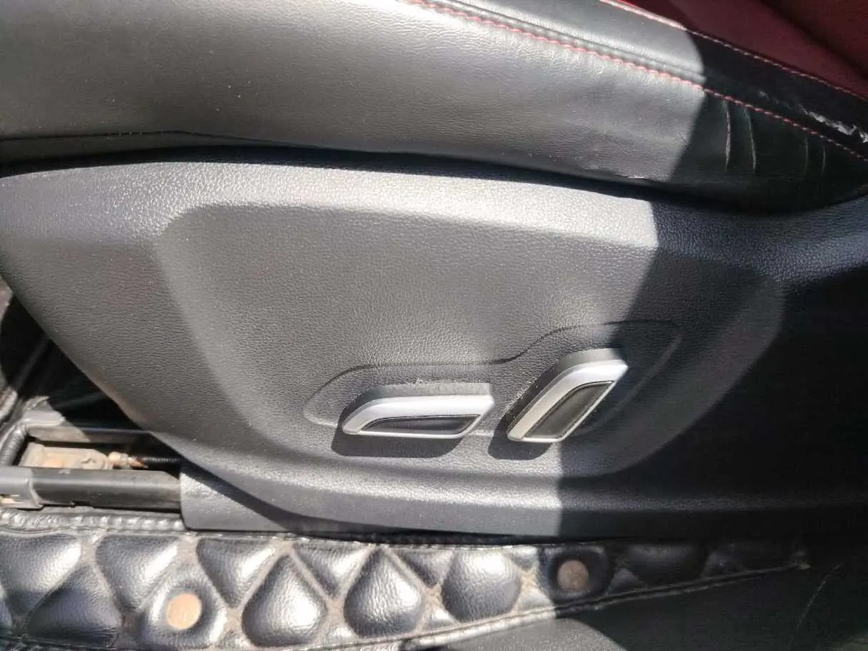 Car image 33