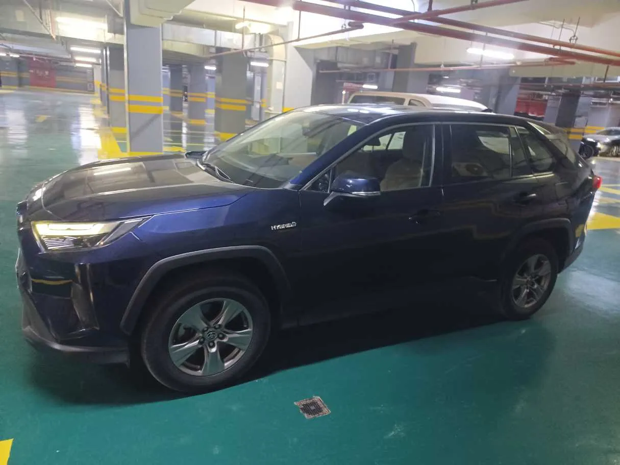Car image 8