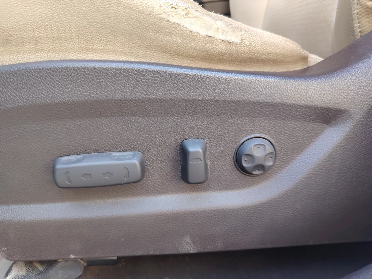 Car image 23