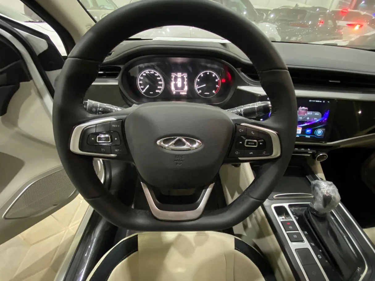 Car image 12