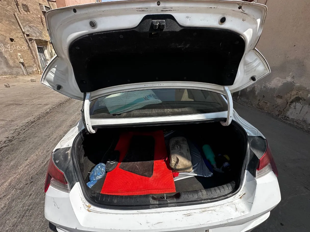 Car image 21