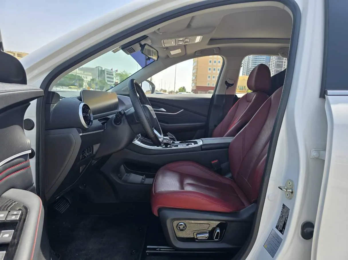 Car image 12