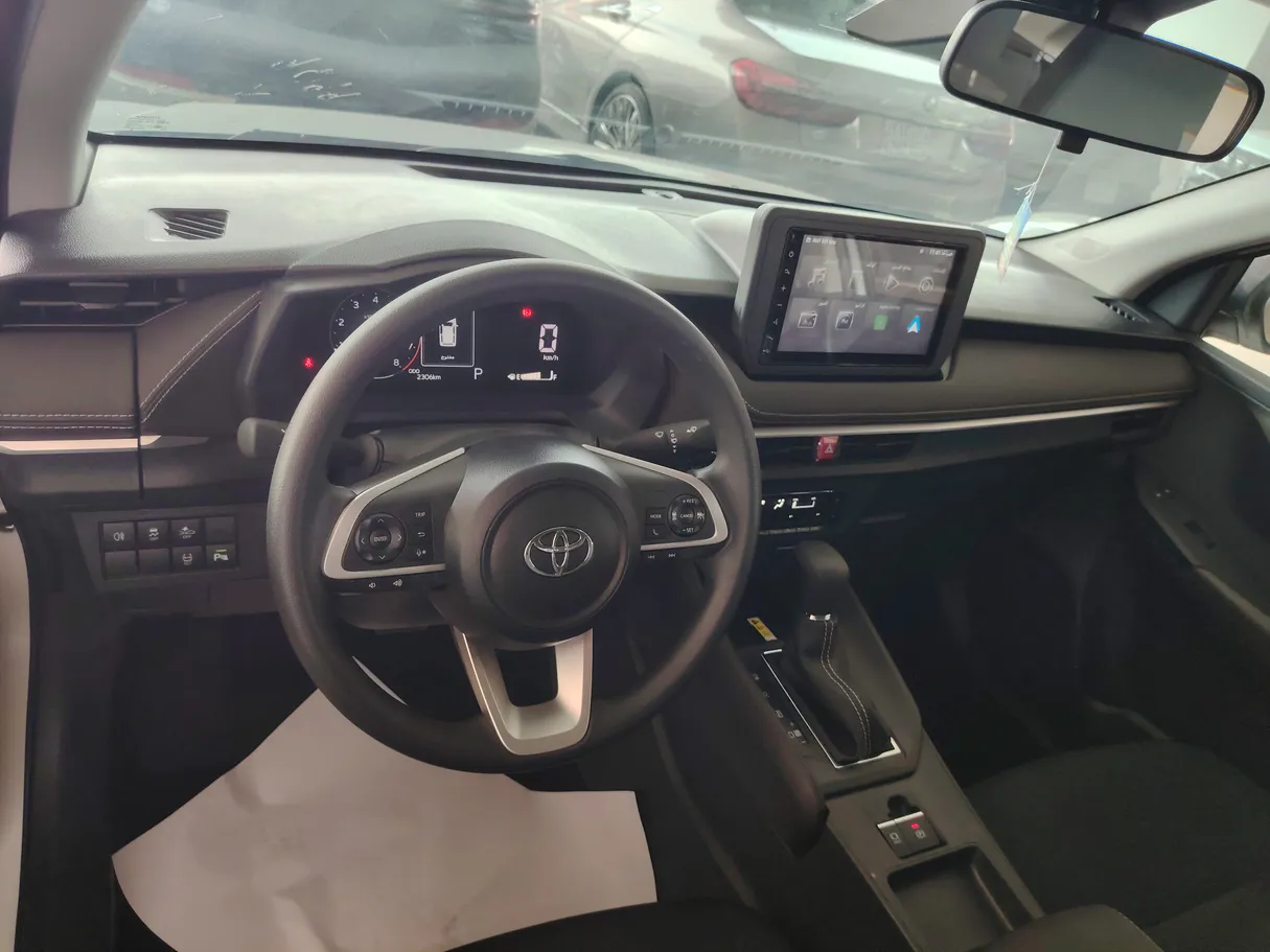 Car image 13