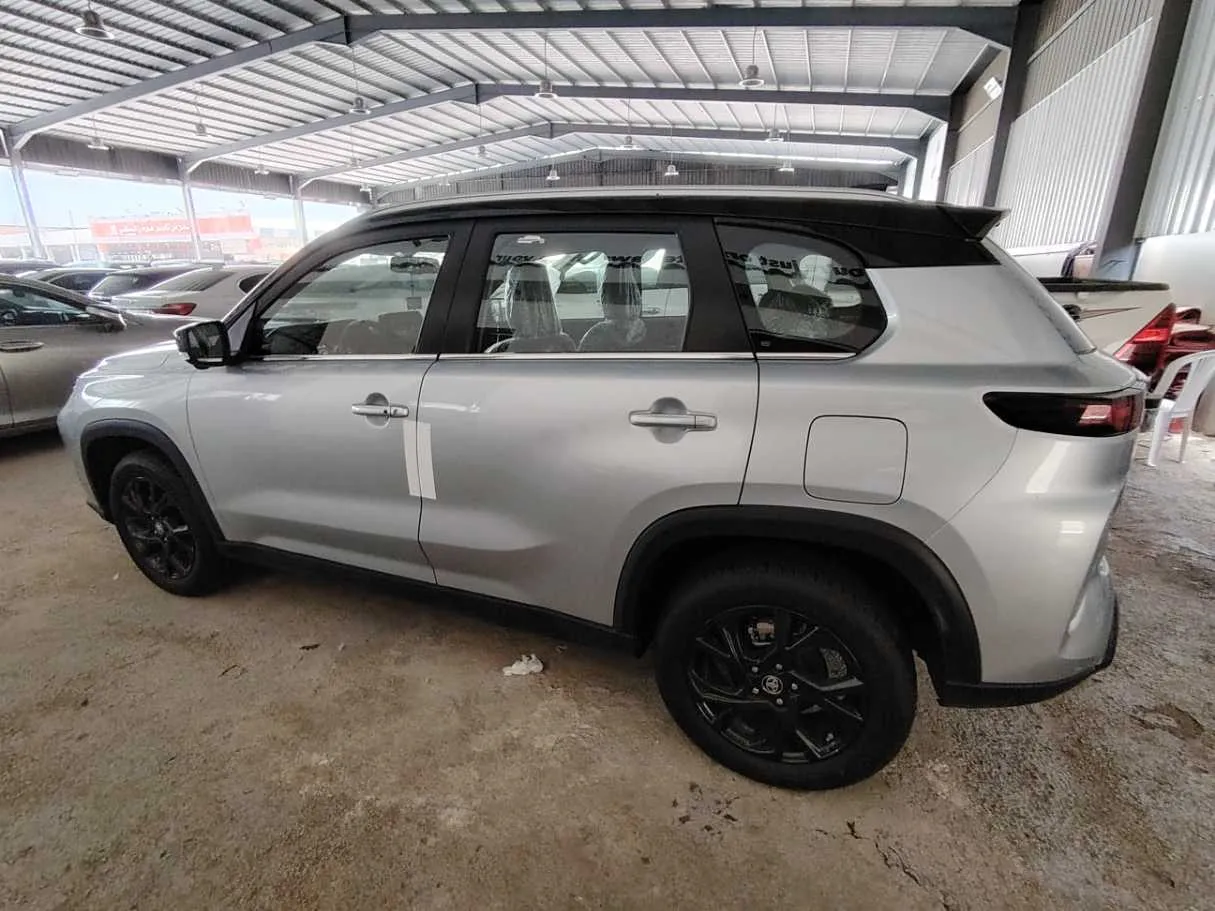 Car image 7