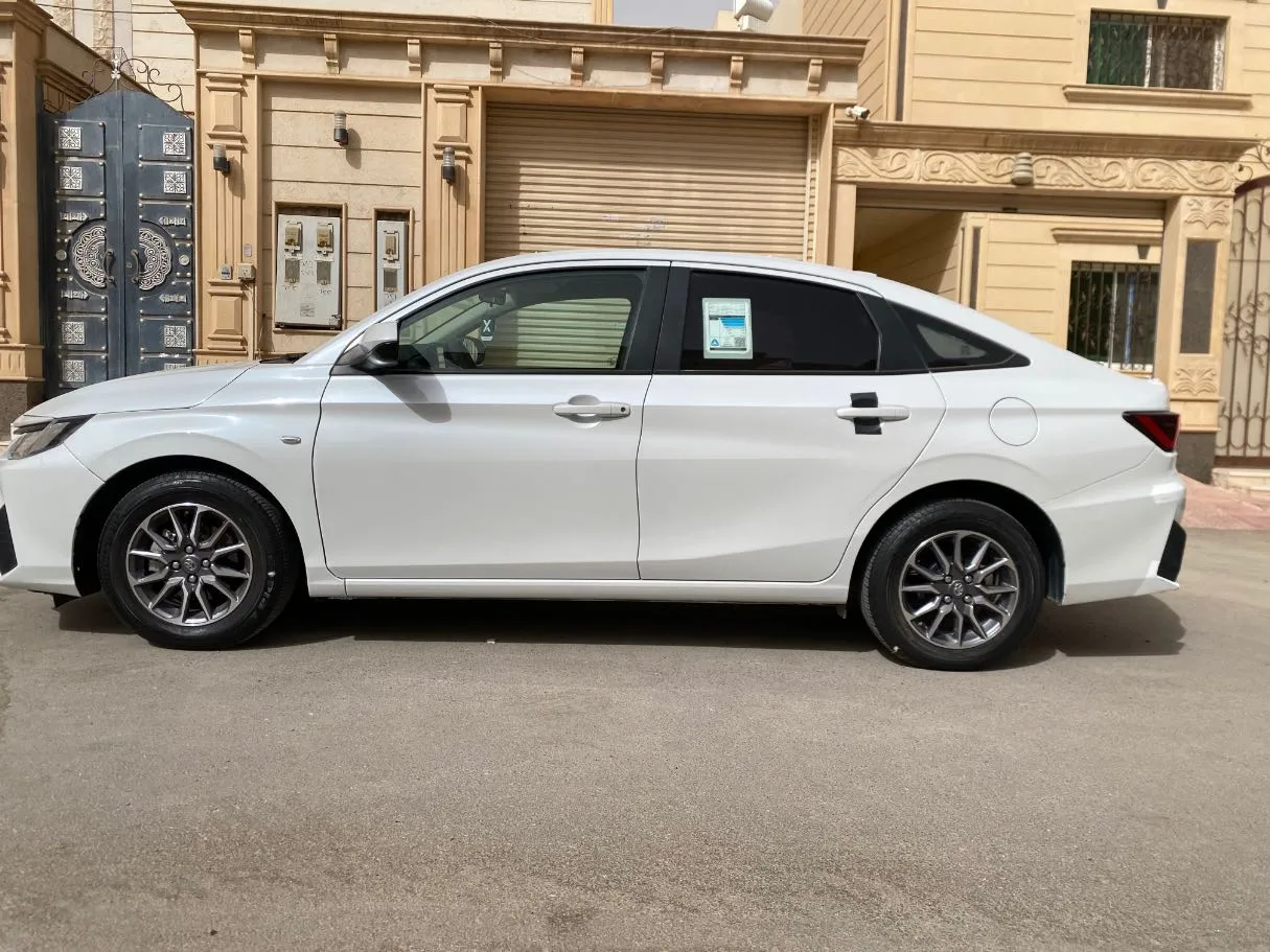 Car image 8
