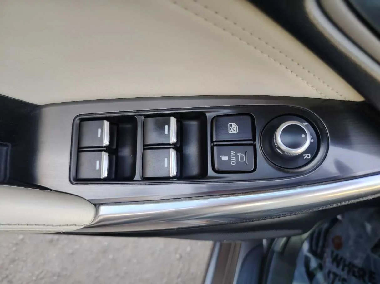 Car image 40