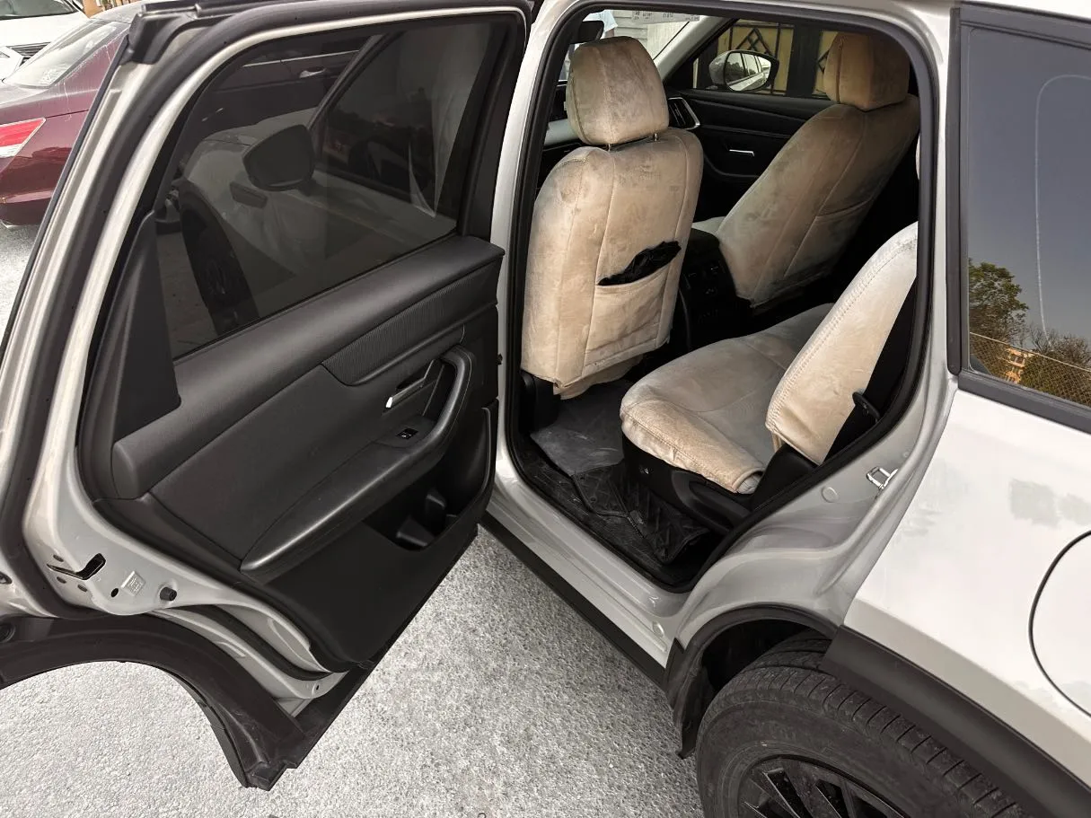 Car image 13