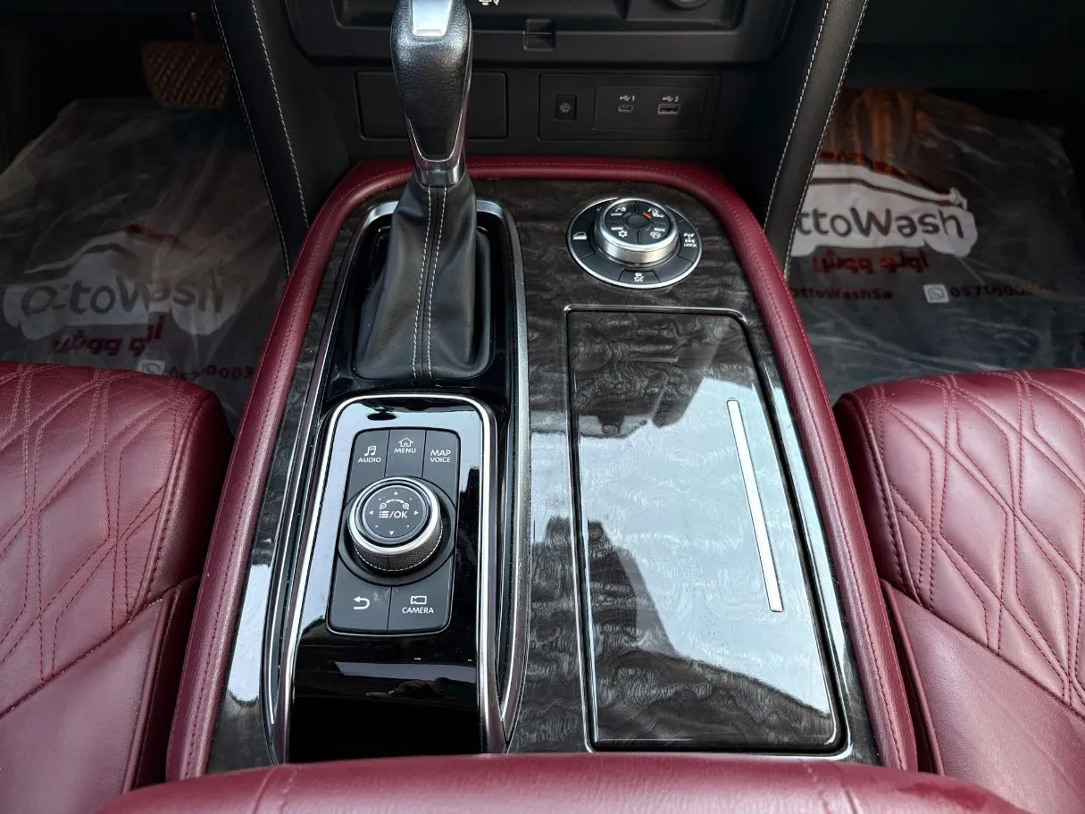 Car image 19