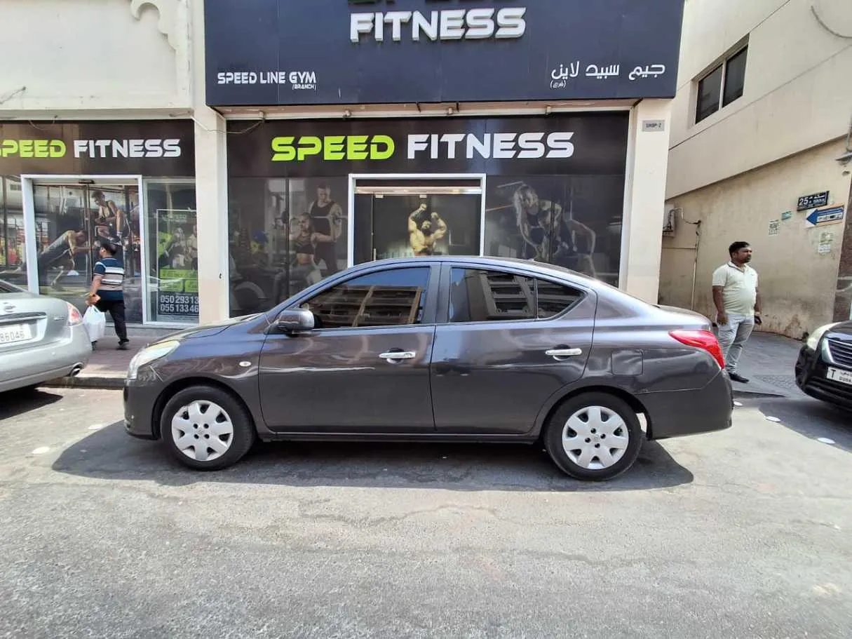 Car image 4