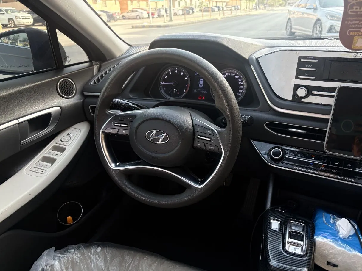Car image 21