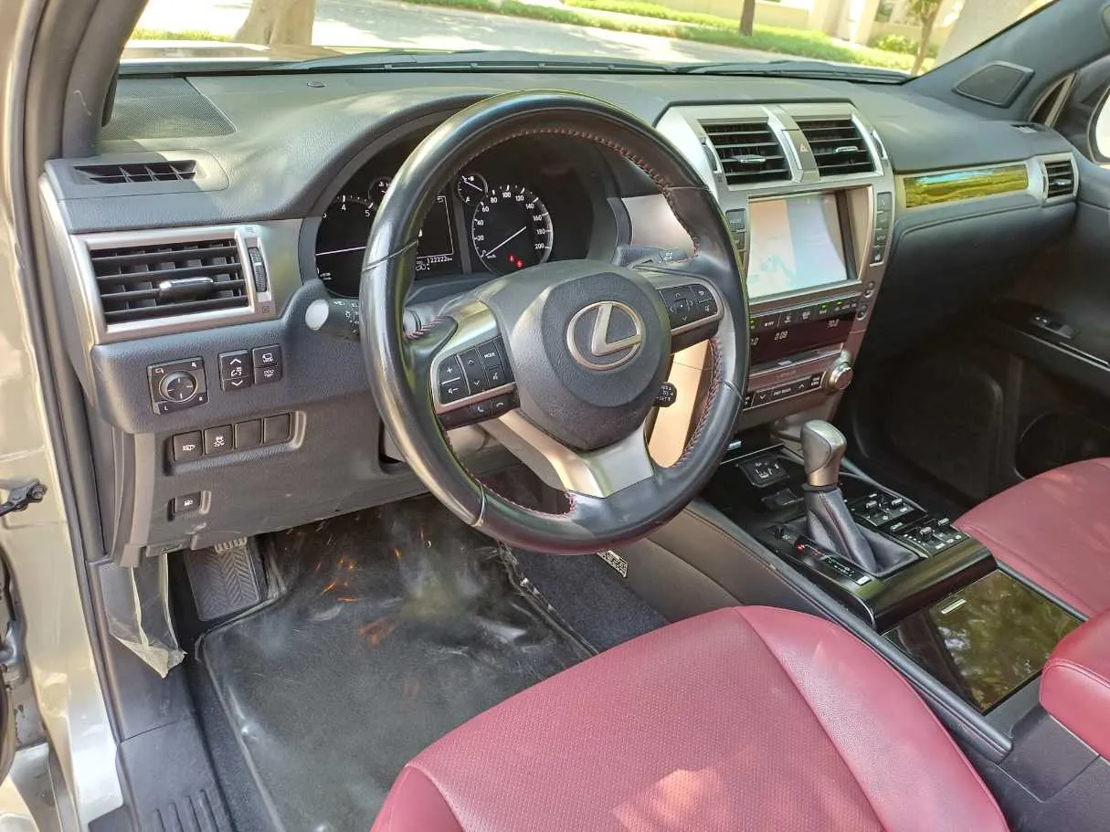 Car image 11
