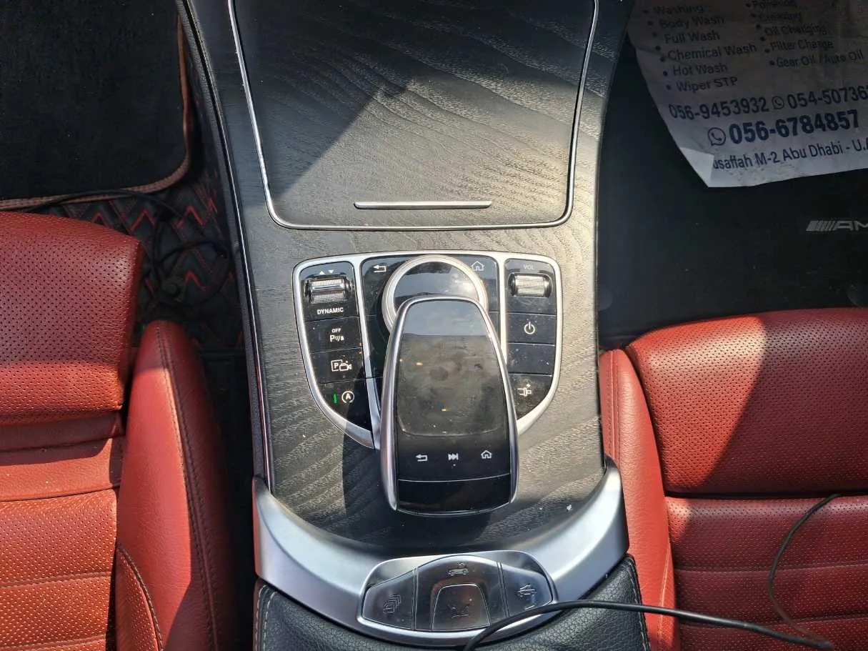 Car image 14