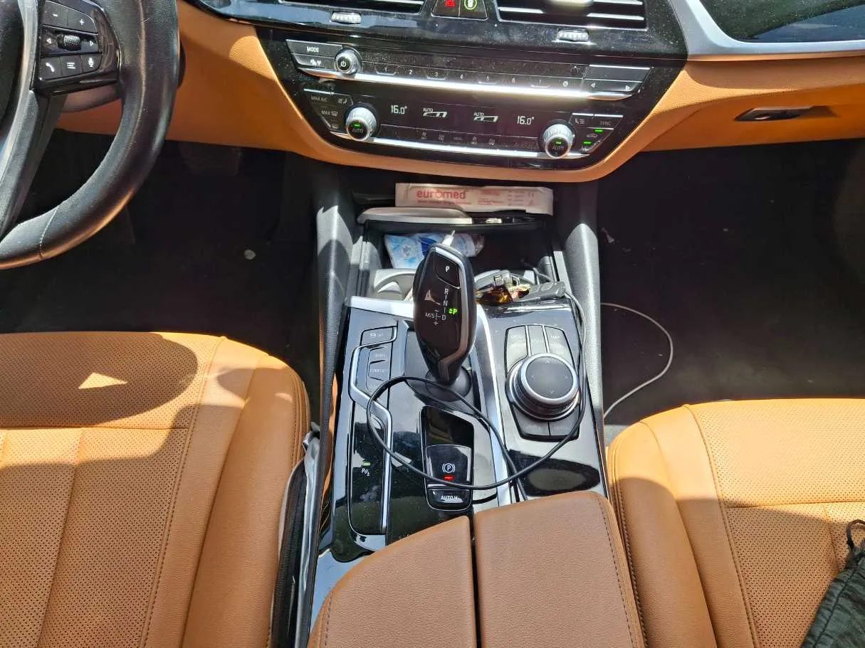 Car image 15