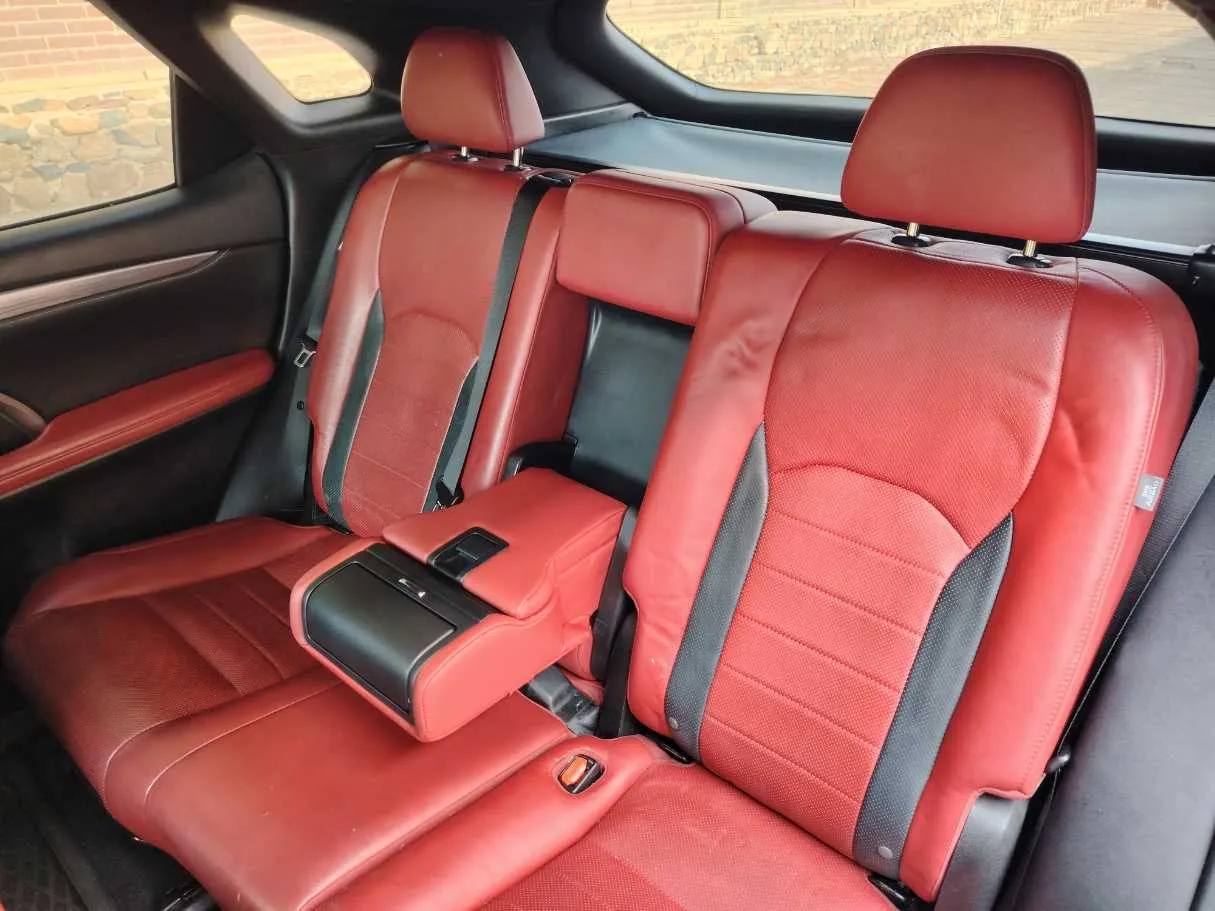 Car image 16