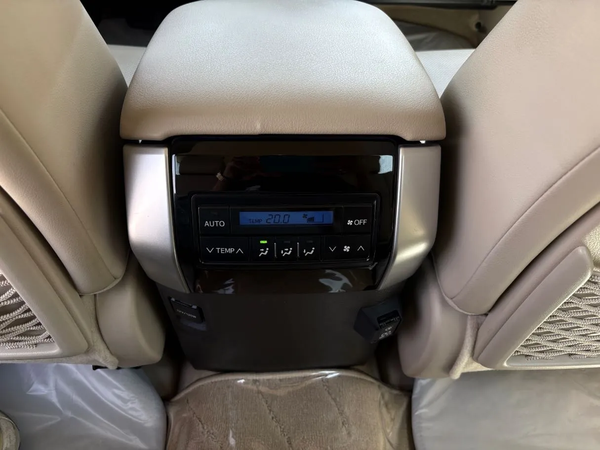 Car image 29